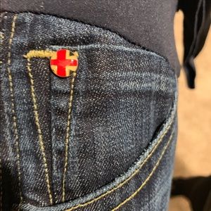 A pea in pod Hudson maternity jeans